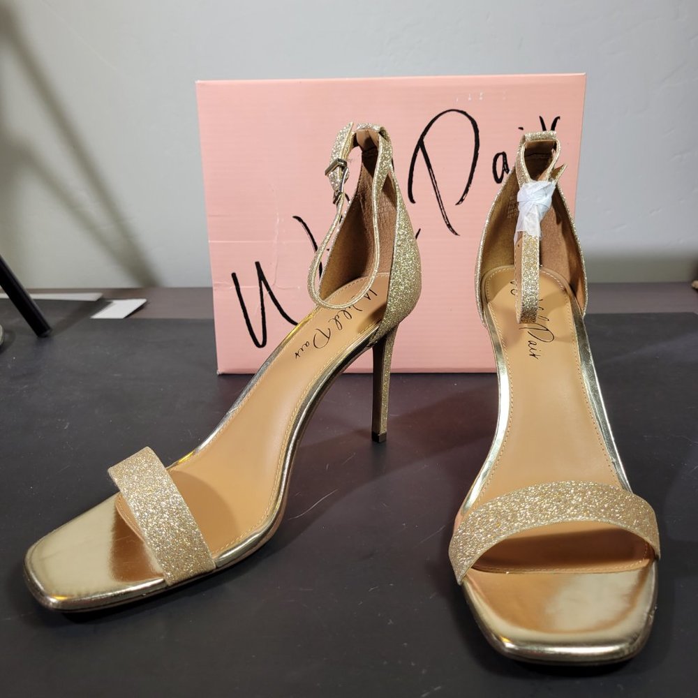 Wild Pair Glitter Gold Sandals 10.5 New In Original Box - Picture 5 of 6